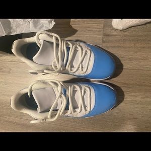 Jordan 11 Retro Low University Blues